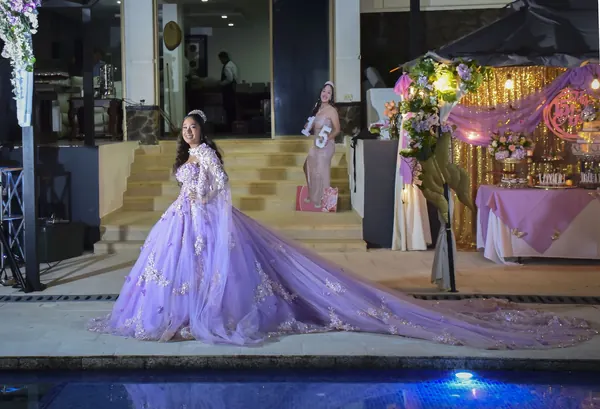 Quinceañera en su sesión con caballos, foto 10