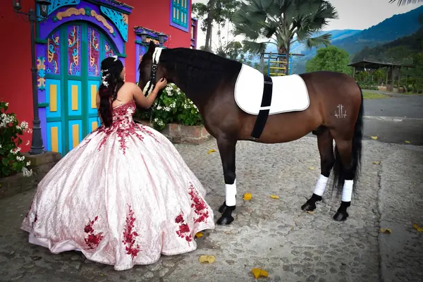 Quinceañera en su sesión con caballos, foto 7
