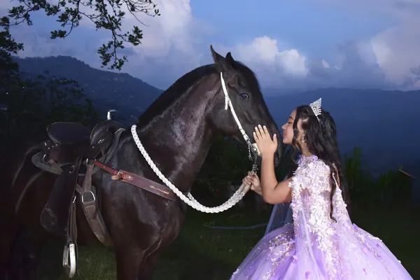 Quinceañera en su sesión con caballos, foto 8