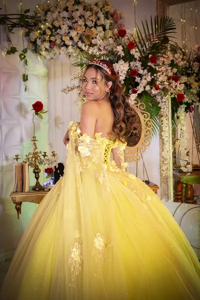 Ivanna en su fantasía de la Bella y la Bestia, foto 6