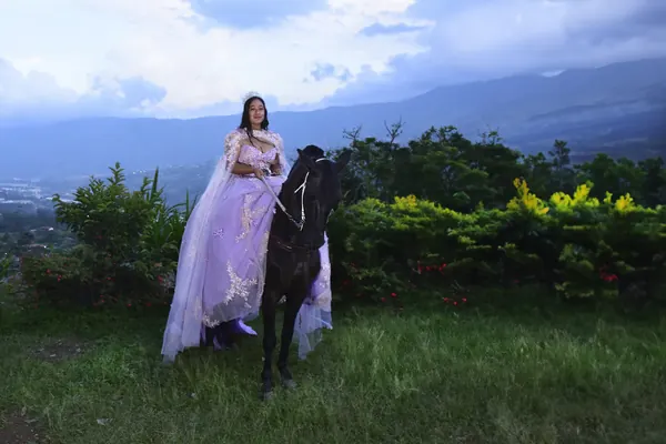 Prequince en Fotos con caballos (Fonda Guadalupe), foto 1