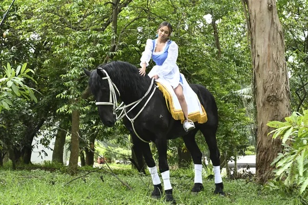 Prequince en Fotos con caballos (Fonda Guadalupe), foto 2
