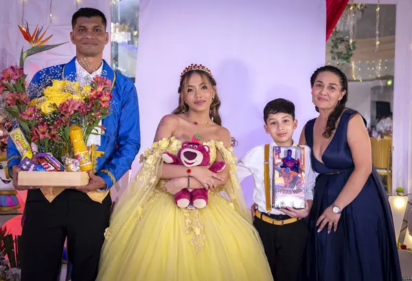 Fiesta de 15 de Ivanna